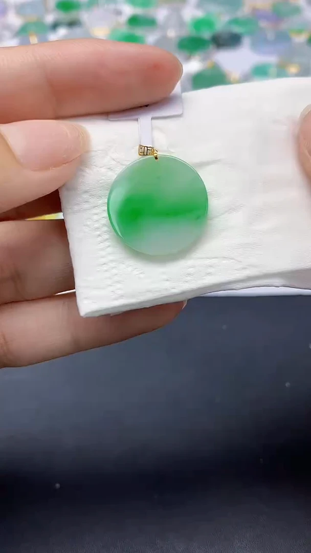 翡翠18K金镶嵌颈饰天然缅甸a货翡翠
