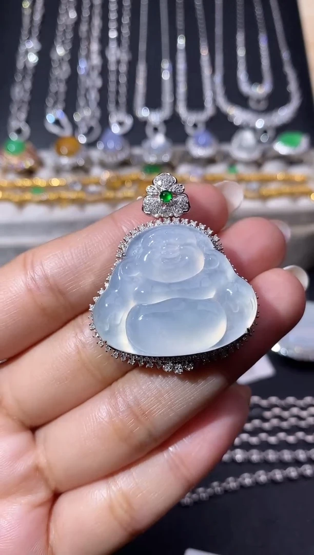 颈饰18K金镶嵌翡翠囡***8吊坠