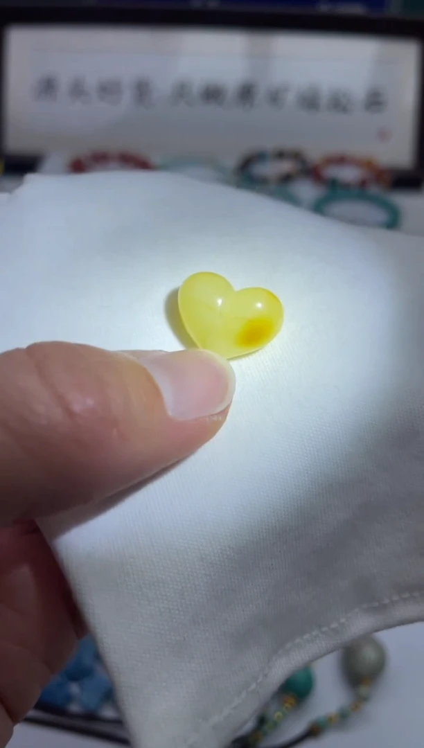 蜜蜡未镶嵌珠宝奇石16