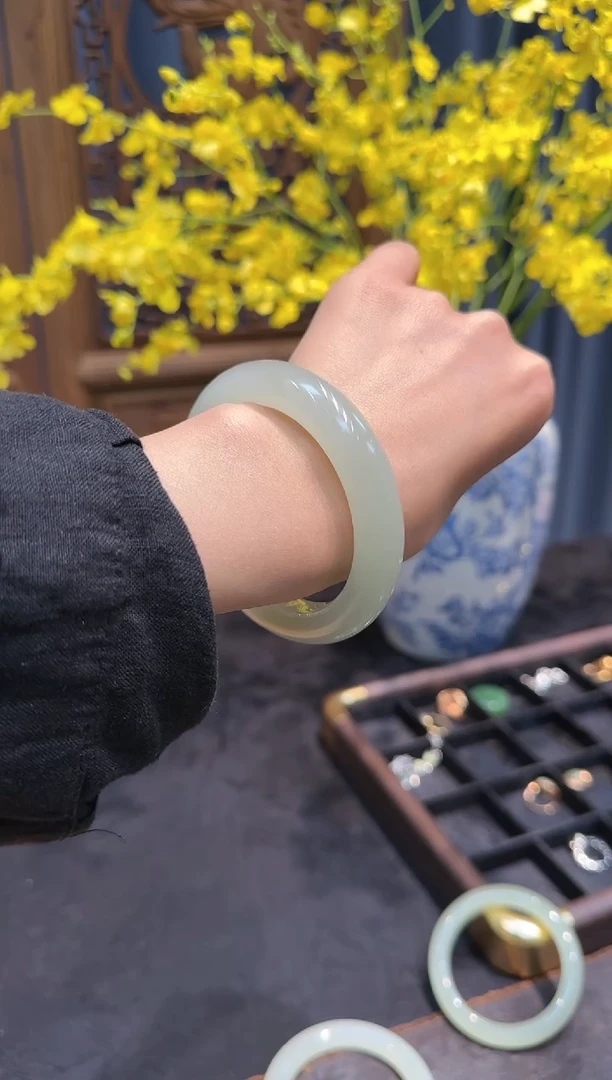 未镶嵌手镯和田玉1