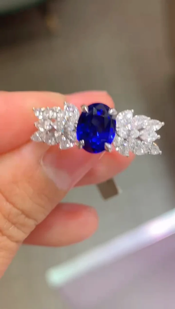 戒指蓝宝石18K金镶嵌2.03CT