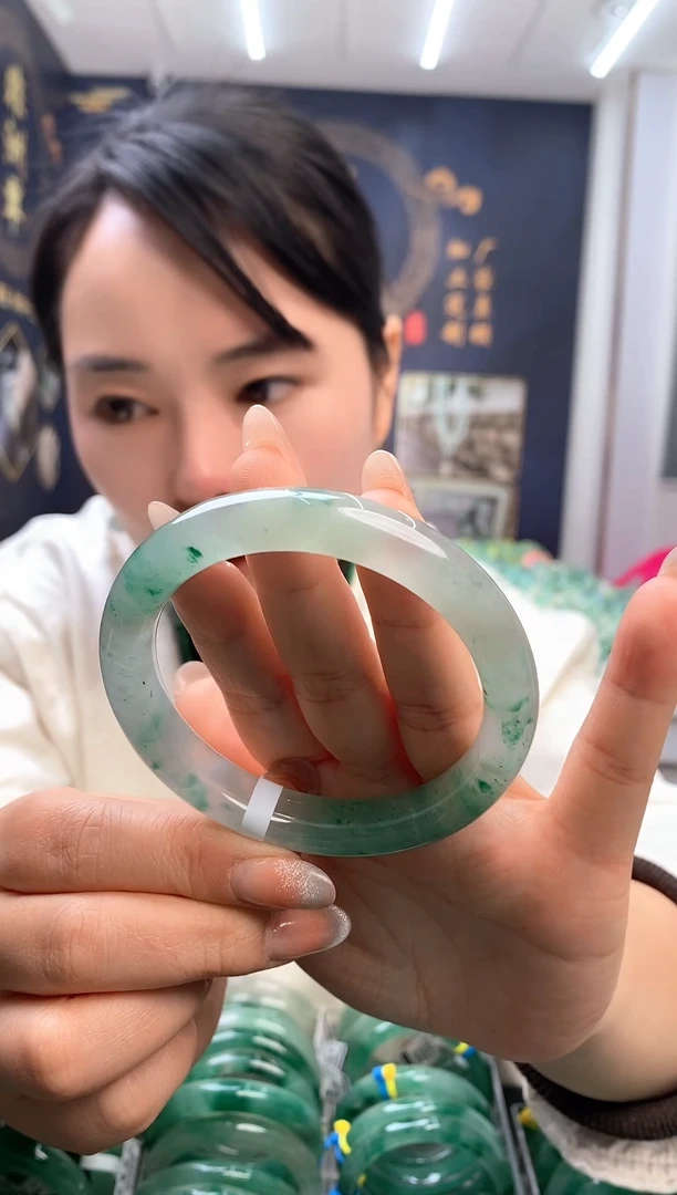 【闪购商品】石英质玉手镯未镶嵌4