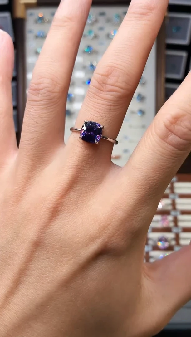 银S925镶嵌戒指尖晶石1888