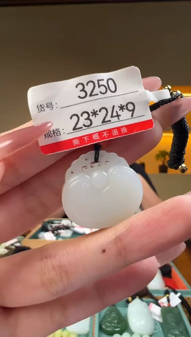 颈饰未镶嵌和田玉1