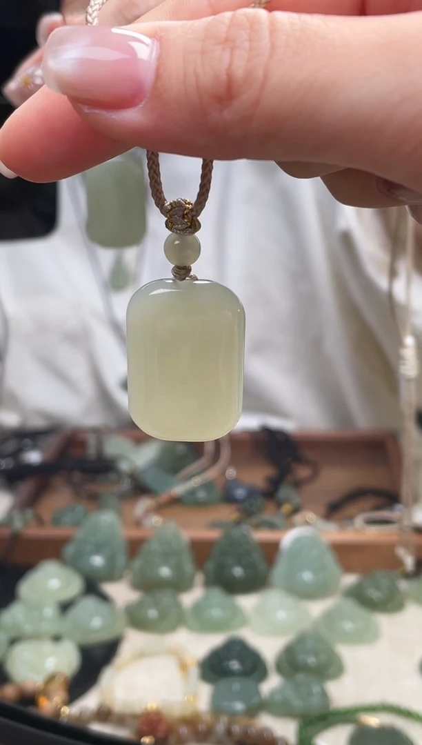 颈饰未镶嵌和田玉30无事牌