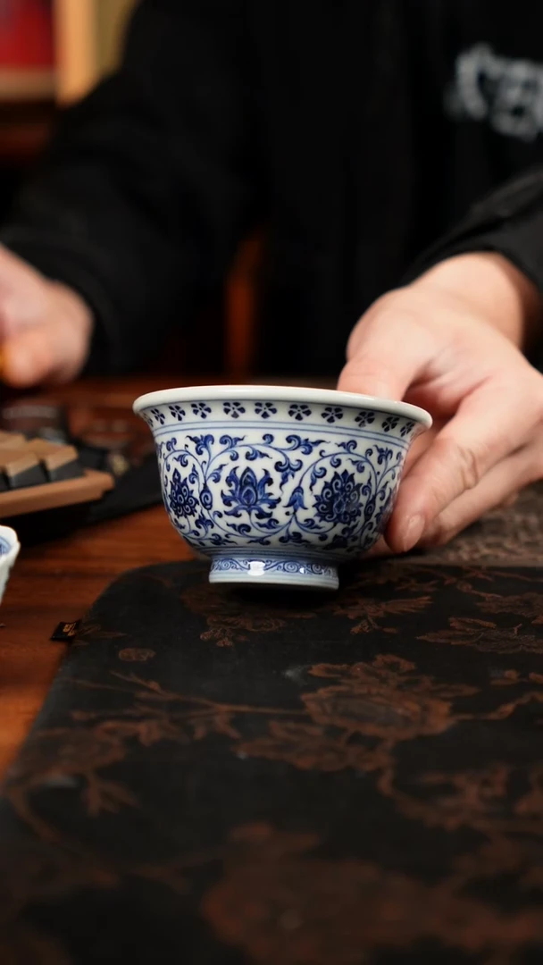 云林匠造缠枝莲大号压手杯