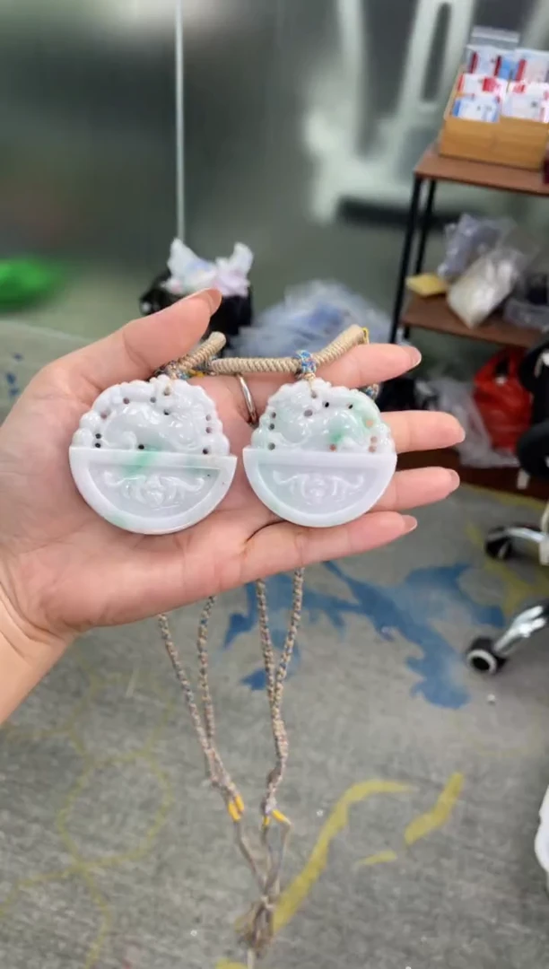 翡翠未镶嵌吊坠(不含链)麒麟 多样性发货发一个