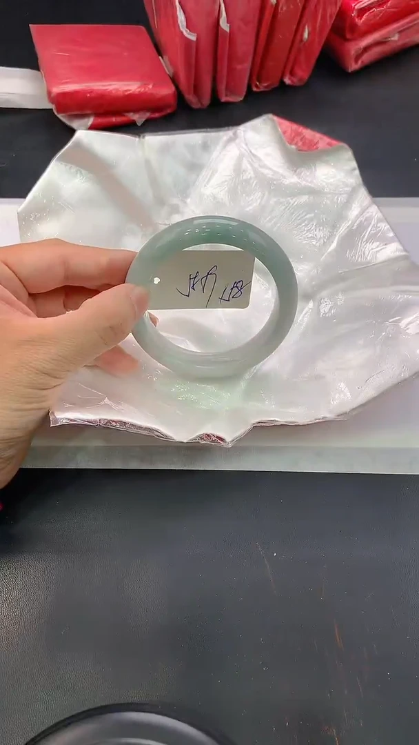 翡翠手镯未镶嵌99