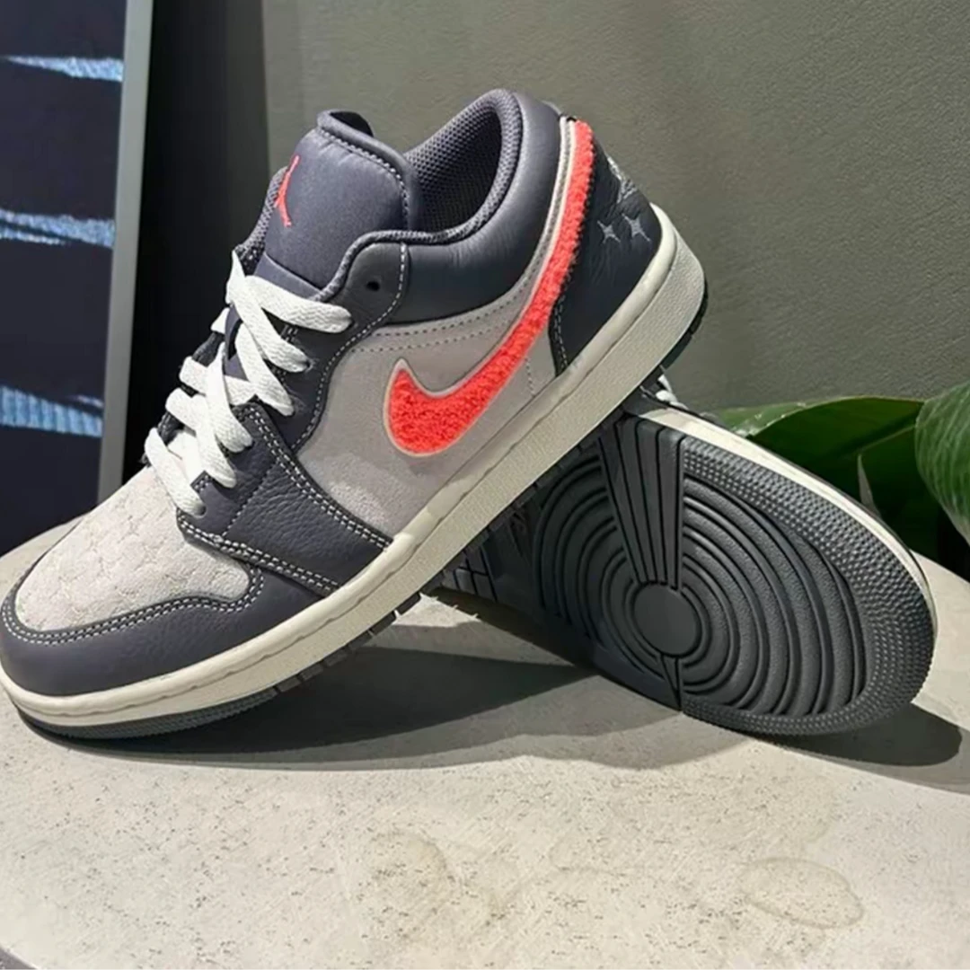 【滔搏联动】NIKE耐克女子星星AJ1拼色低帮休闲板鞋IM6565-014