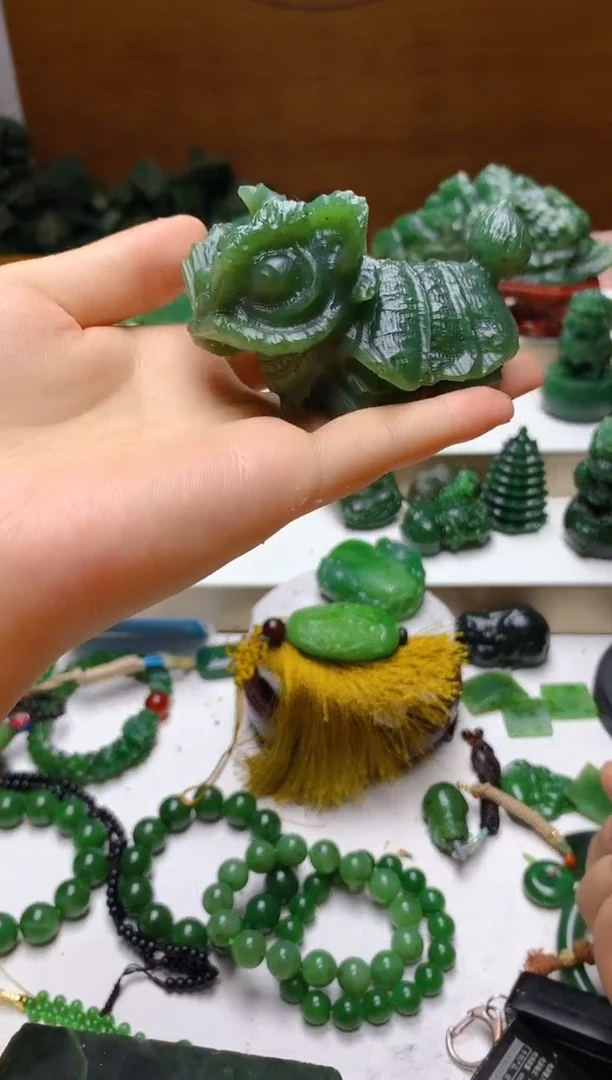 未镶嵌和田玉（碧玉）摆件0