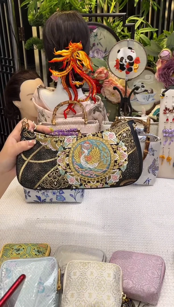 织绣靓*妈黑色包包