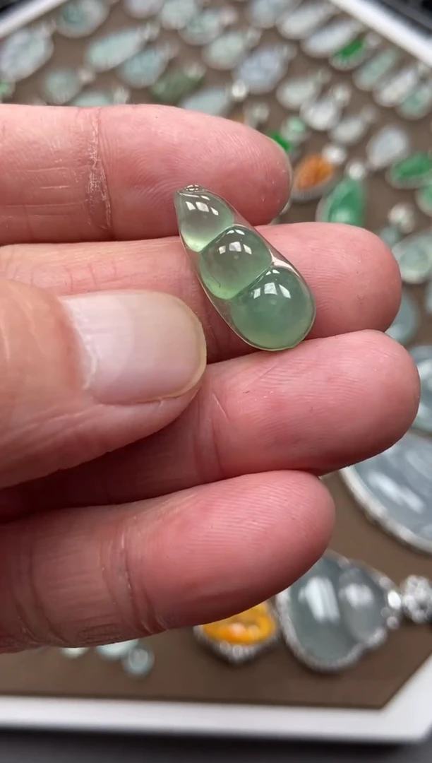 【闪购商品】翡翠颈饰未镶嵌福豆