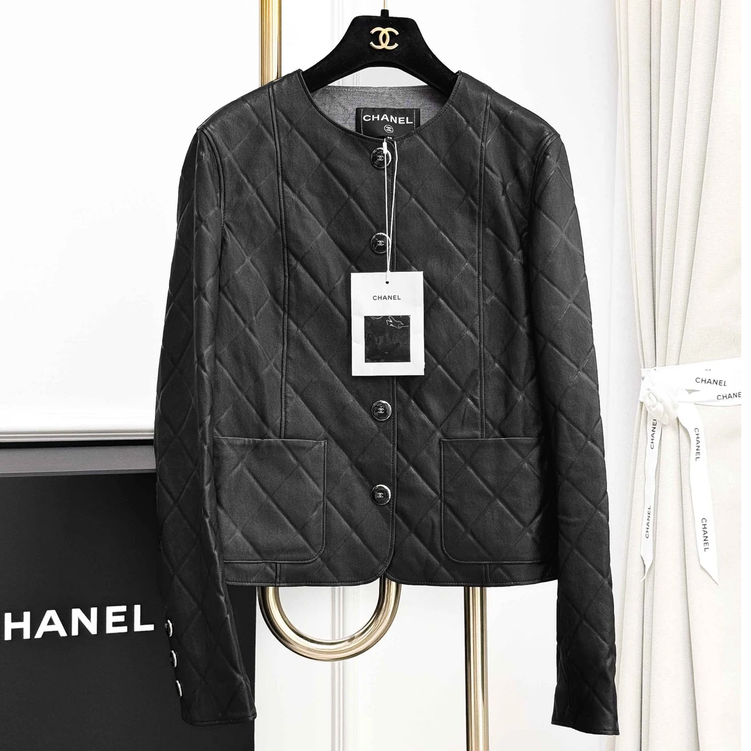 99新 Chanel/香奈儿 38码25P 黑色菱格纹小羊皮皮衣外套