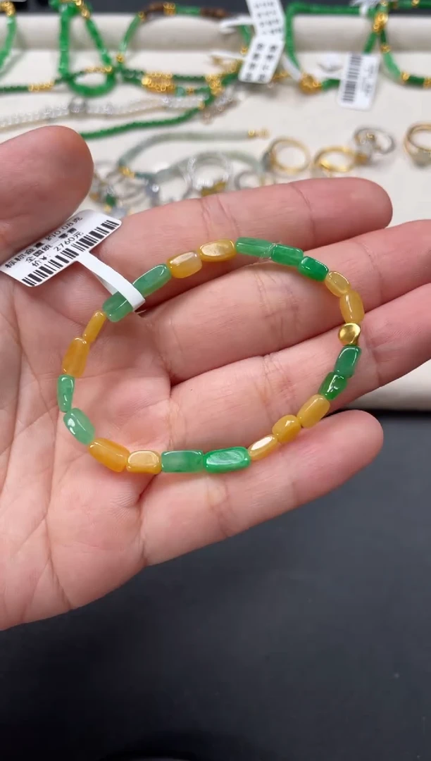 翡翠足金镶嵌套链一条   P589