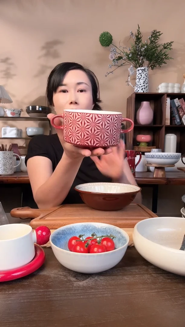 4.5英寸红浮雕双耳碗微瑕