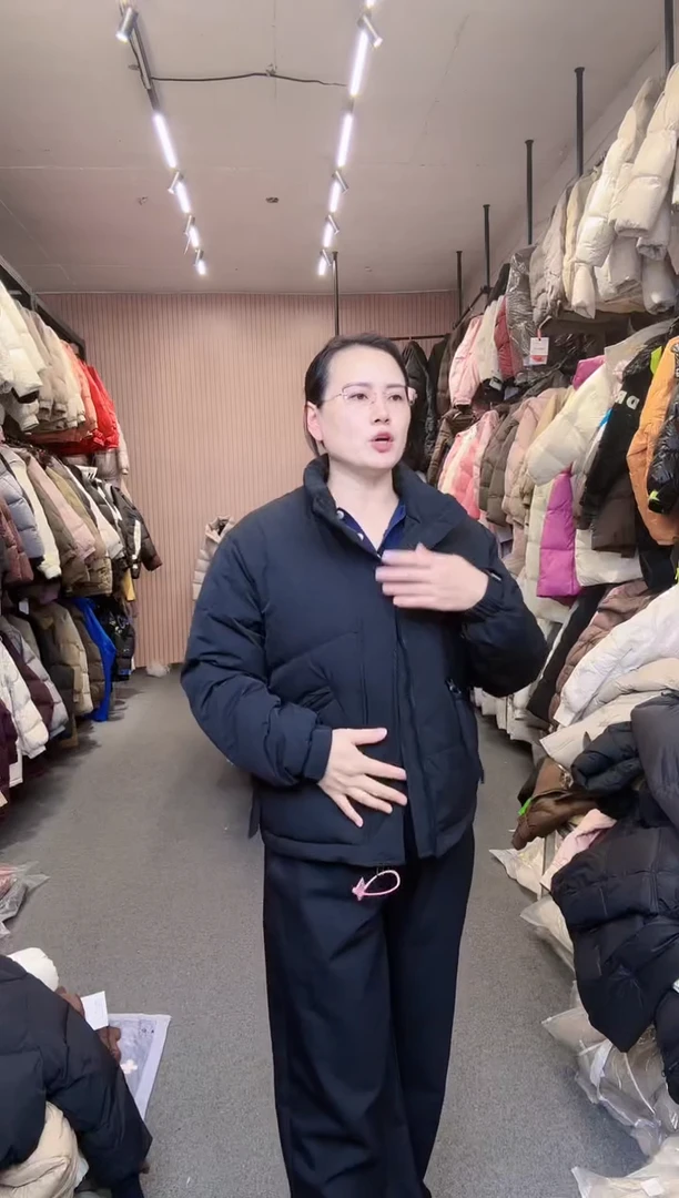 艾雨衣尚羽绒服一秒闪购   100-125  斤穿