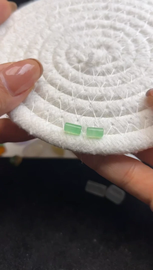 未镶嵌定制翡翠绿桶珠一对/未打孔/1600
