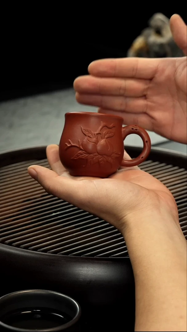 茶壶紫砂朱泥 堆绘桃子 带把主人杯