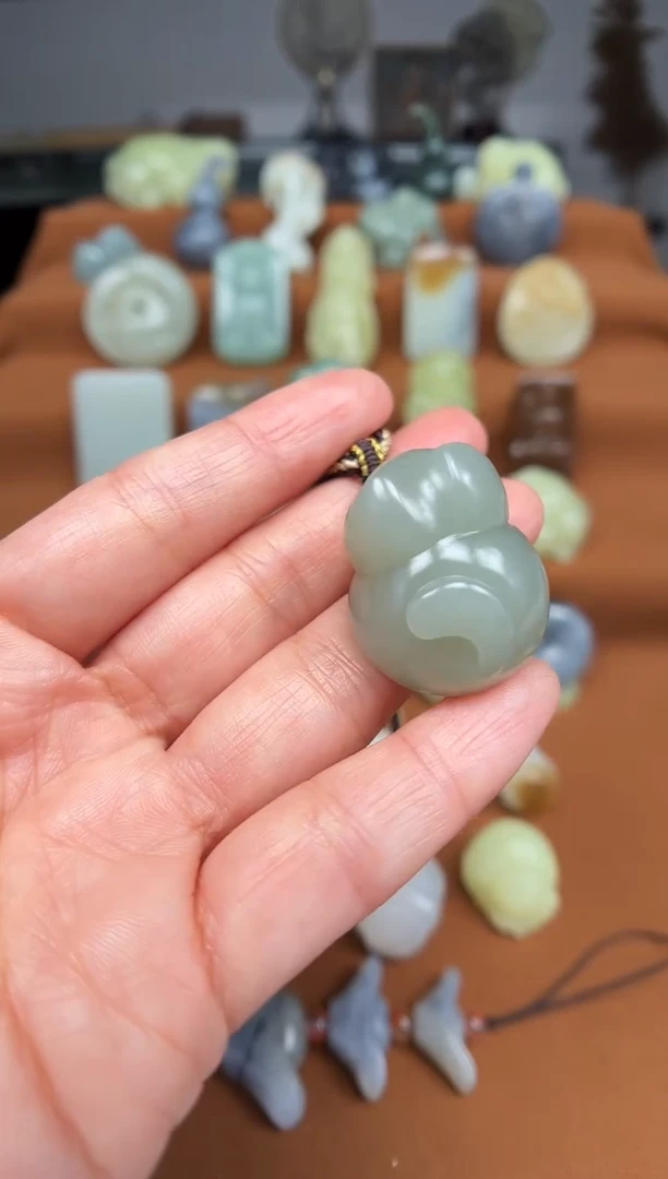 和田玉未镶嵌颈饰无相猫