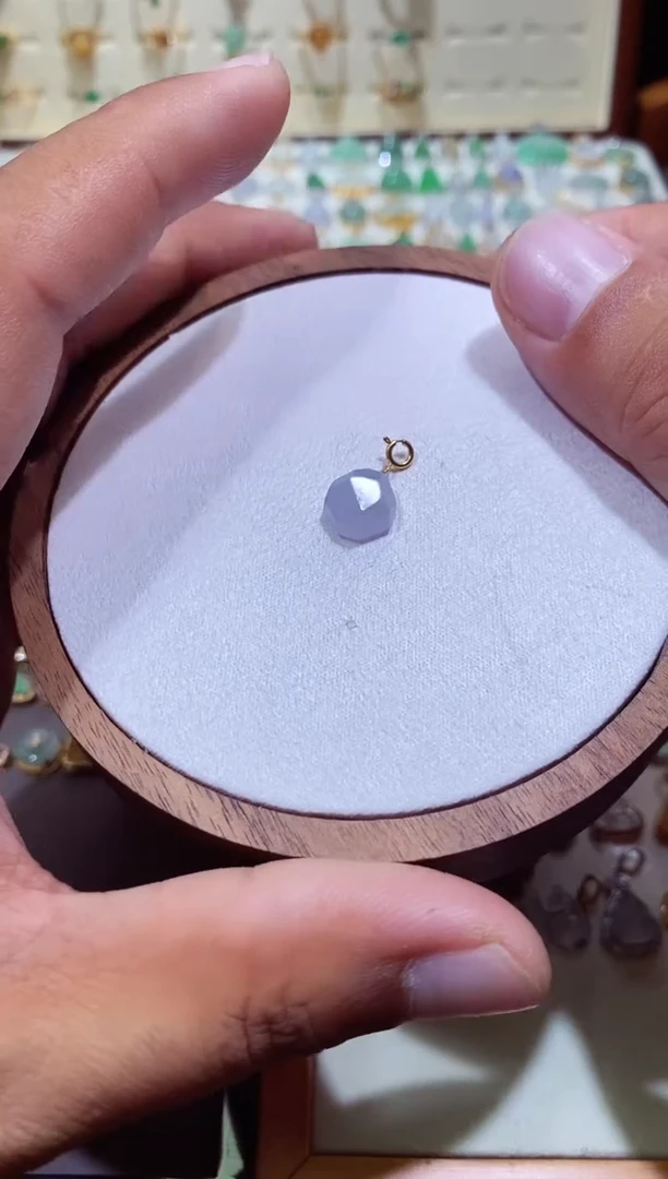 颈饰18K金镶嵌翡翠11111