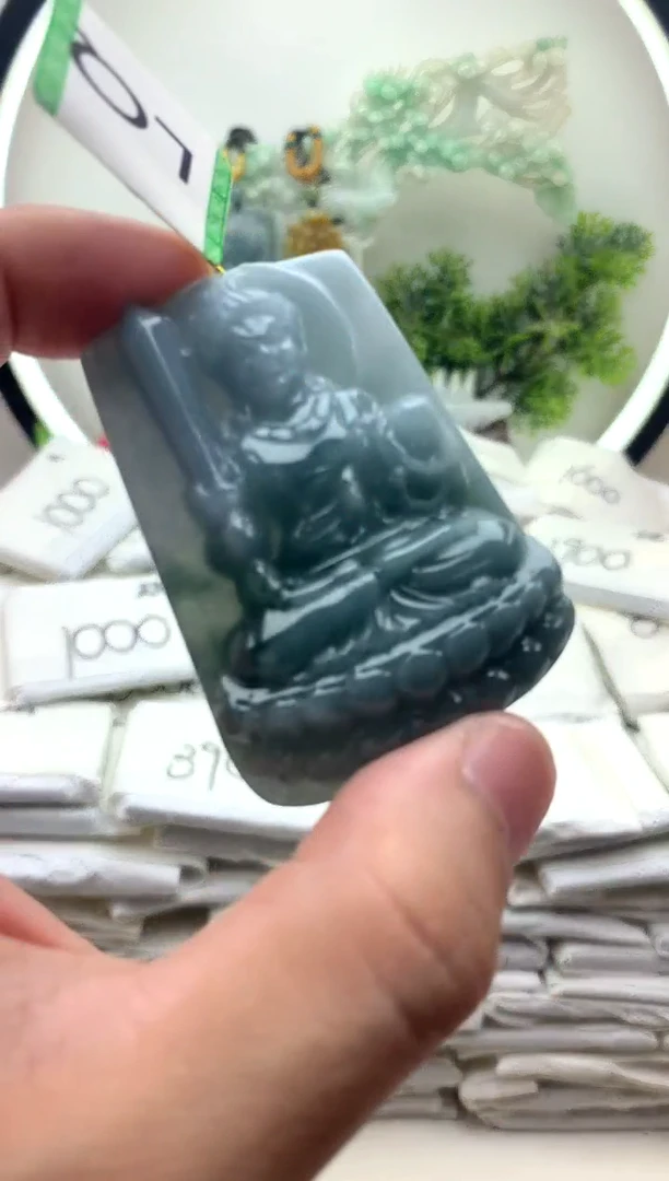 颈饰未镶嵌翡翠不动明王