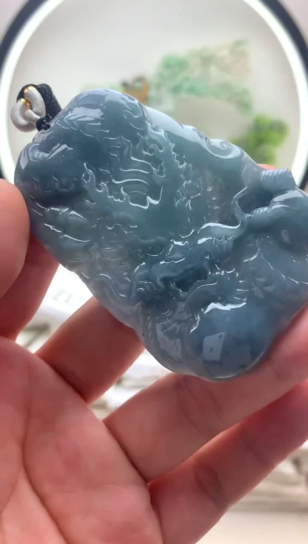 颈饰未镶嵌翡翠龙牌
