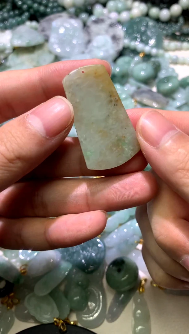 颈饰未镶嵌翡翠1