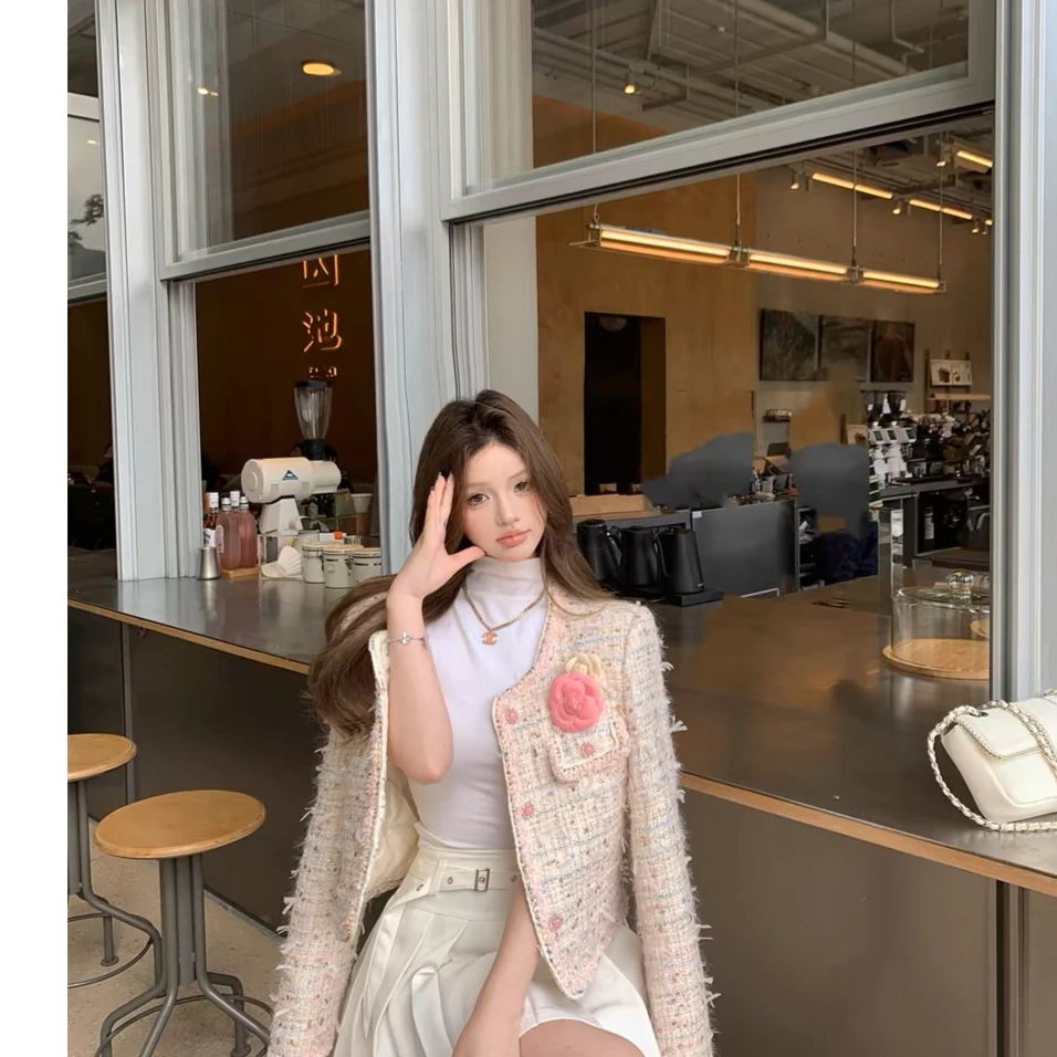 2024年秋冬季新款羽绒服小香风短外套上衣立体花朵外套上衣