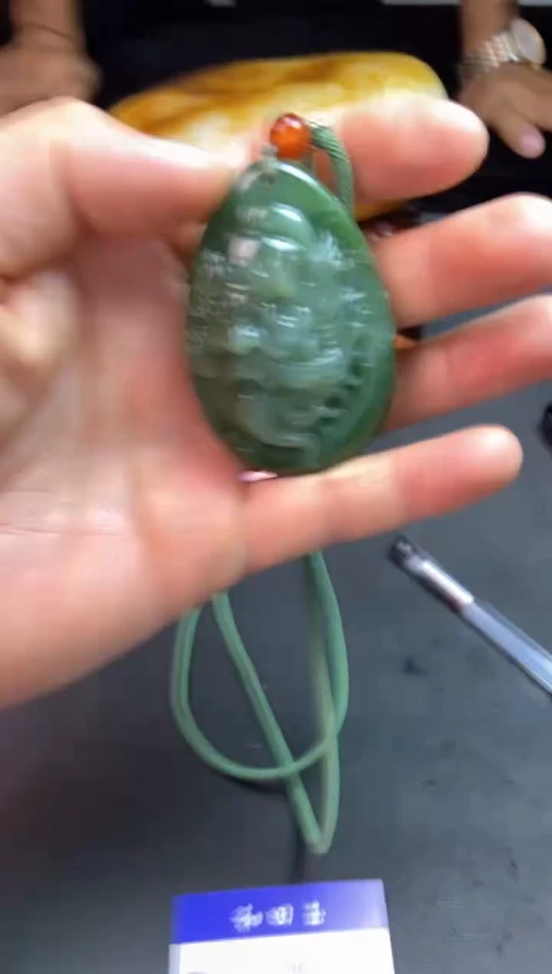 未镶嵌和田玉挂件扬****.和田玉