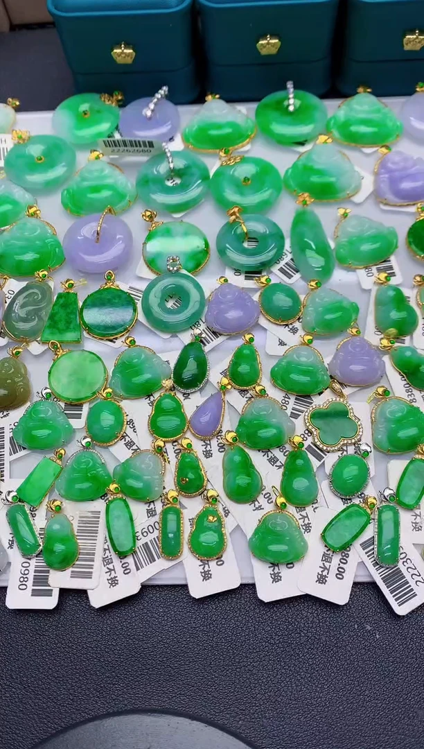 颈饰18K金镶嵌翡翠缅甸天然翡翠A货