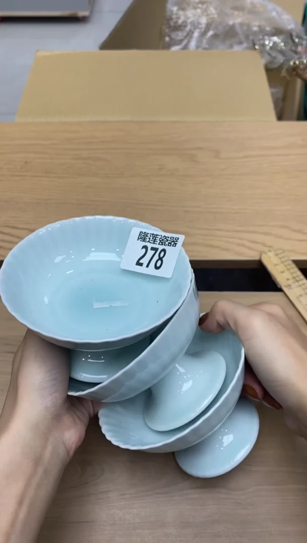 瓷片往***生隆莲瓷器欢迎大家