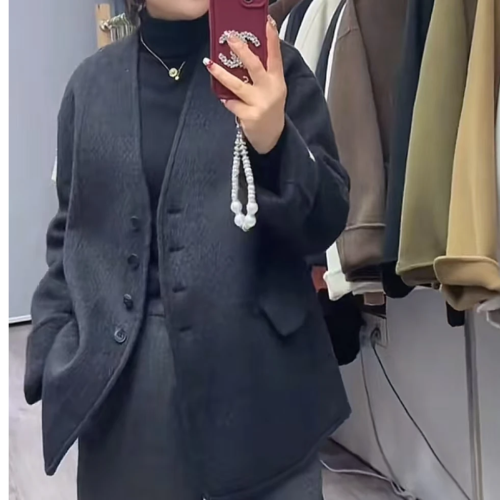 高级感小香风气质V领单排扣子宽松显瘦双面羊毛大衣短款轻奢外套