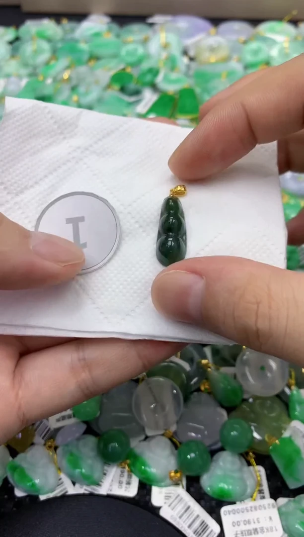 颈饰未镶嵌翡翠天然缅甸翡翠A货