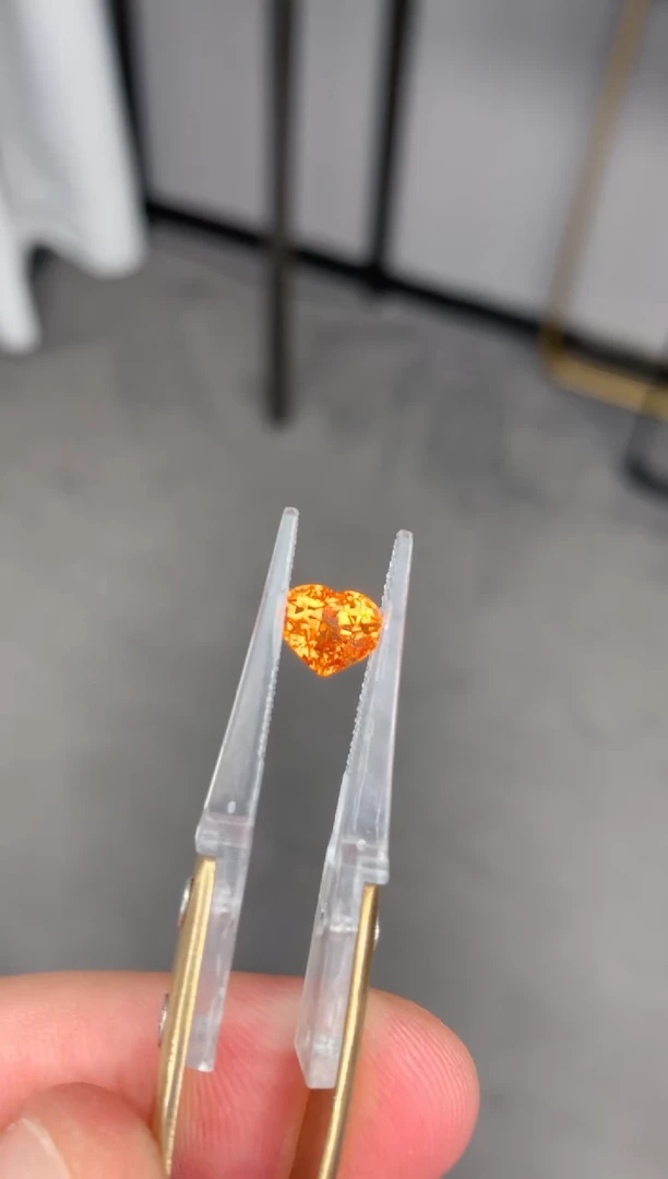 石榴石裸石未镶嵌2.19ct 芬达石心形