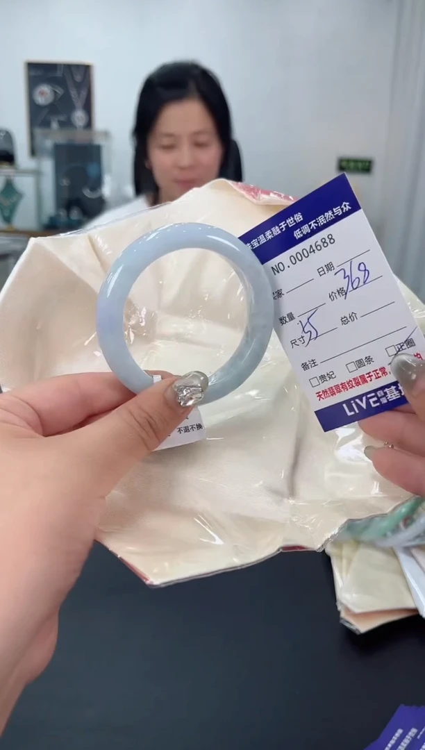 【闪购商品】翡翠手镯未镶嵌天然翡翠A货
