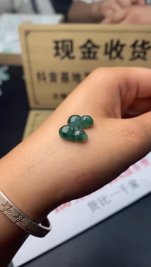 定制翡翠未镶嵌翡翠毛货发货发其一