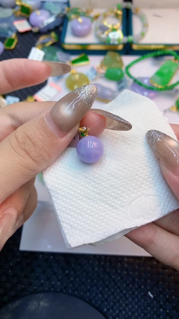 颈饰18K金镶嵌翡翠1