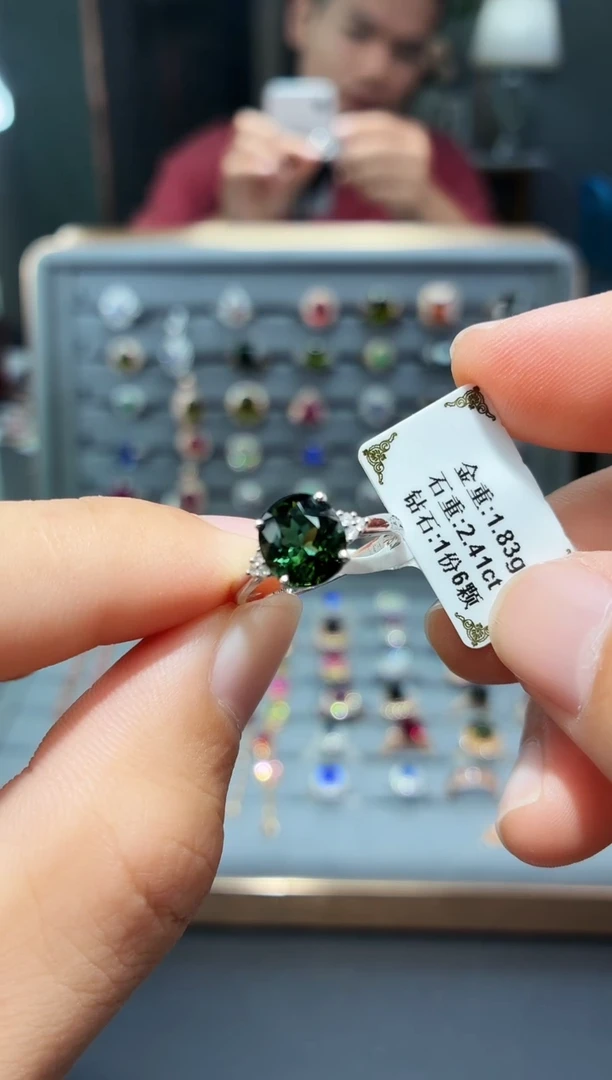 18K金镶嵌戒指碧玺2.41.