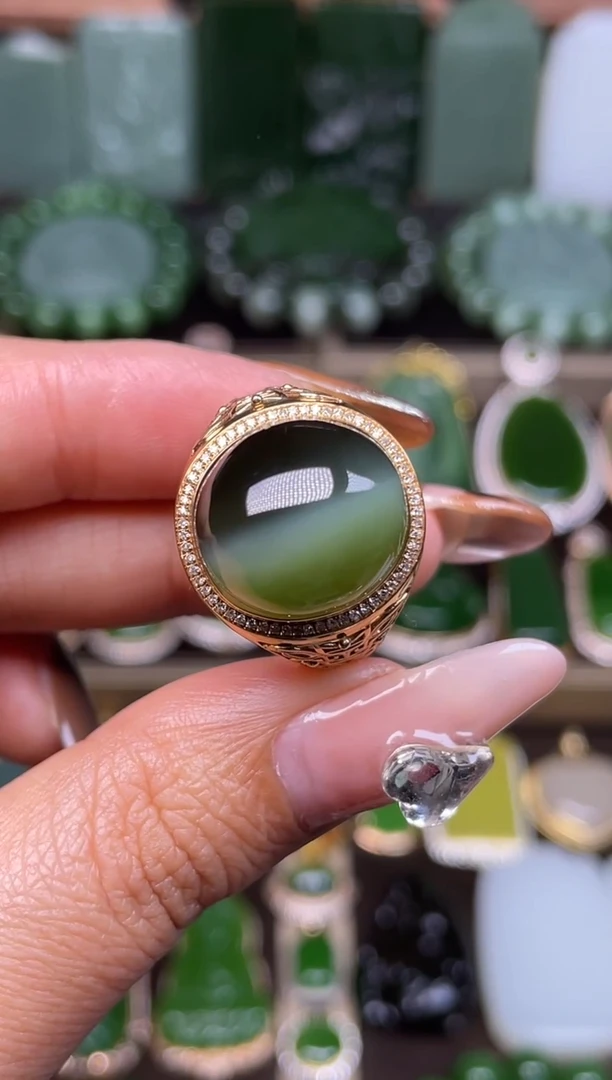 颈饰18K金镶嵌和田玉猫眼男戒