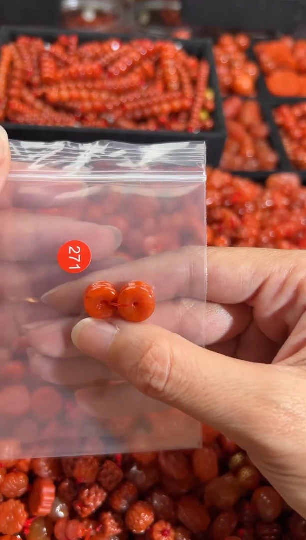 南红玛瑙未镶嵌颈饰1