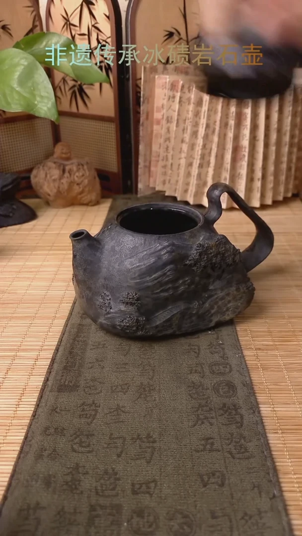 向冰碛岩整石整雕茶具