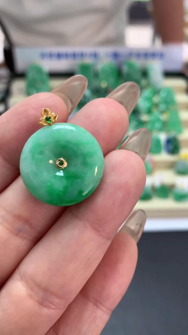 【闪购商品】翡翠吊坠(不含链)18K金镶嵌挂件