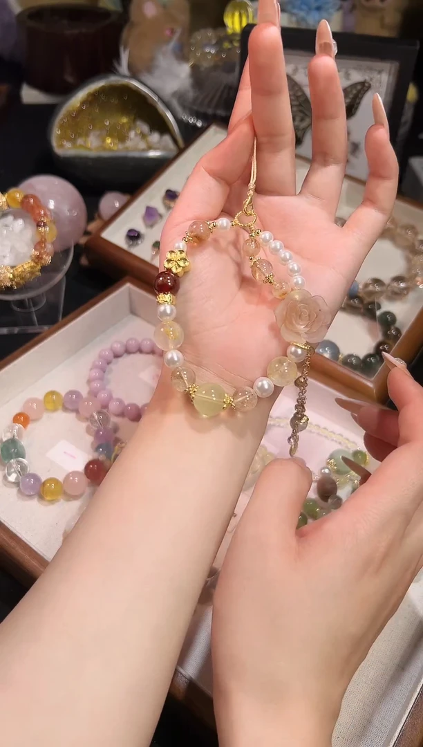 合金手链水晶多样性发其一，颜色微差