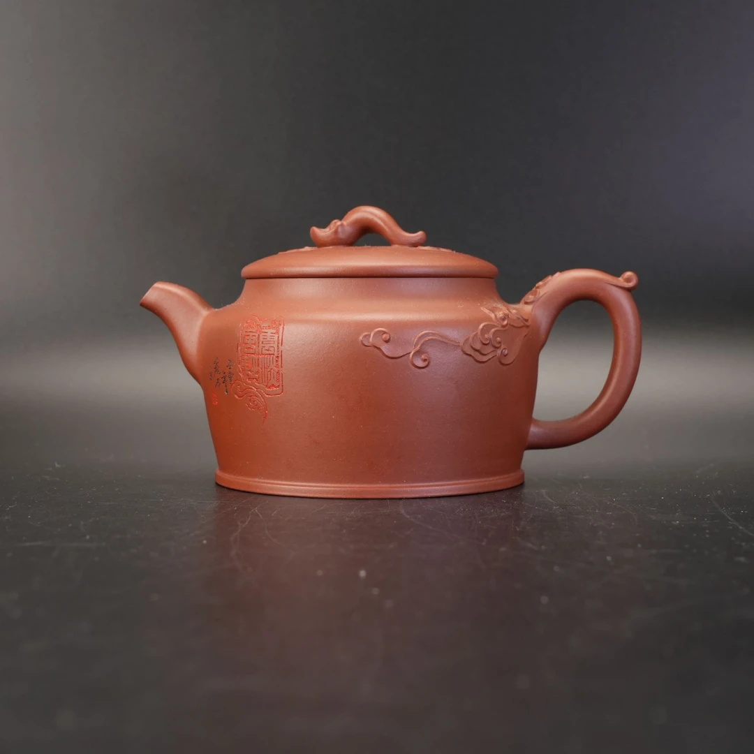lot22415 1743 范建中/国工沈倩刻 紫砂清水泥祥云如意壶 410cc