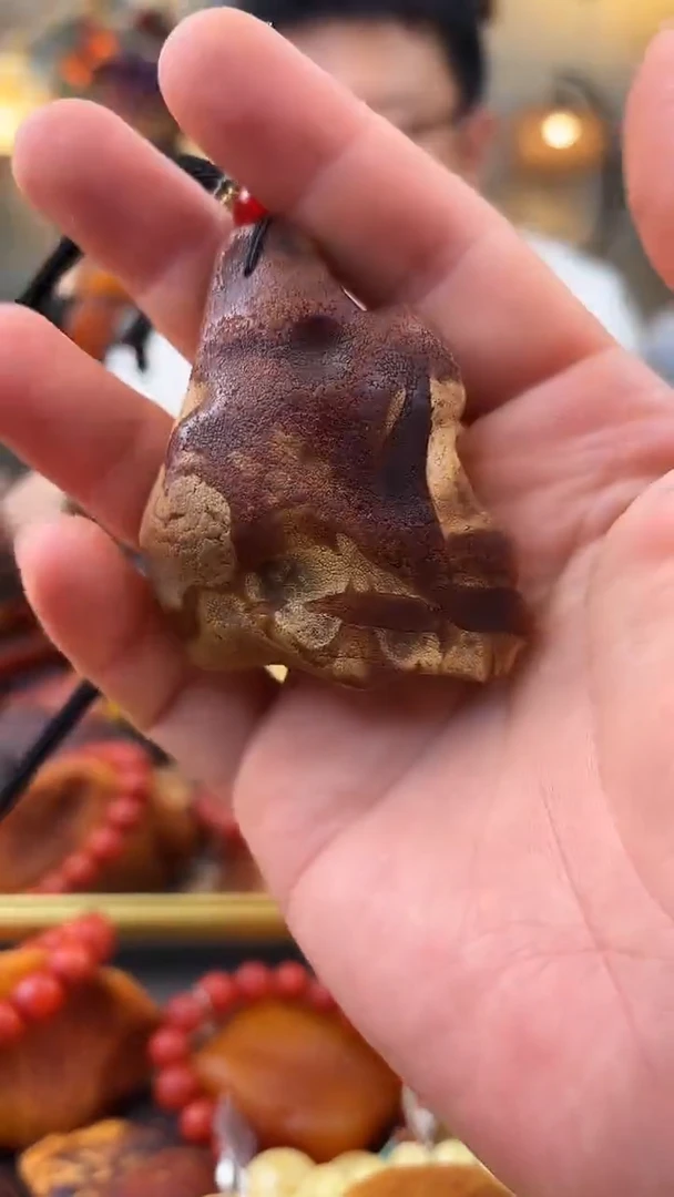 未镶嵌颈饰琥珀吊坠