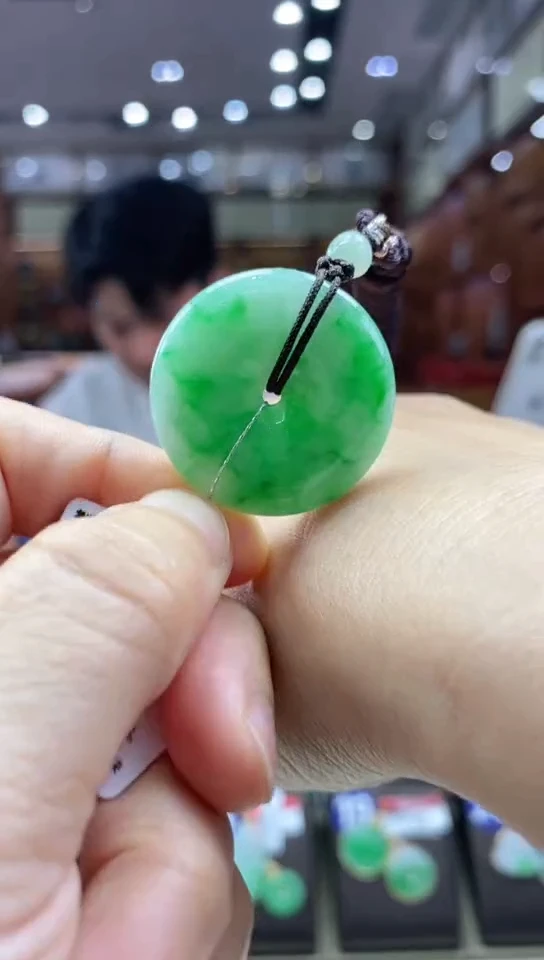 颈饰未镶嵌翡翠平安扣
