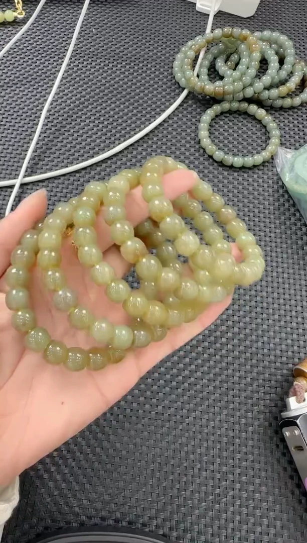 未镶嵌手链和田玉（糖玉）浅糖---多样性发其一