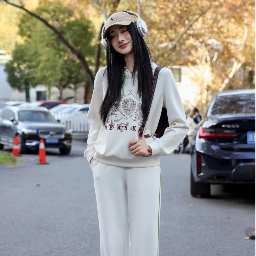 十二篮专选25新款趣味刺绣奶油白连帽卫衣女7C65170140