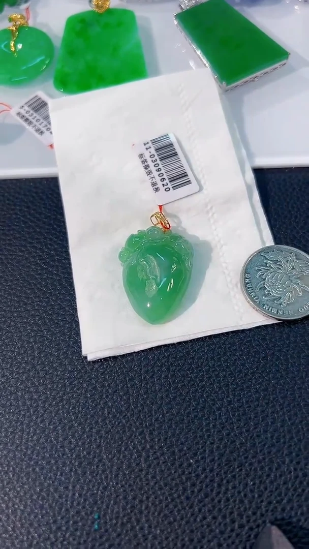 颈饰18K金镶嵌翡翠 缅料A货/支持复检/一件