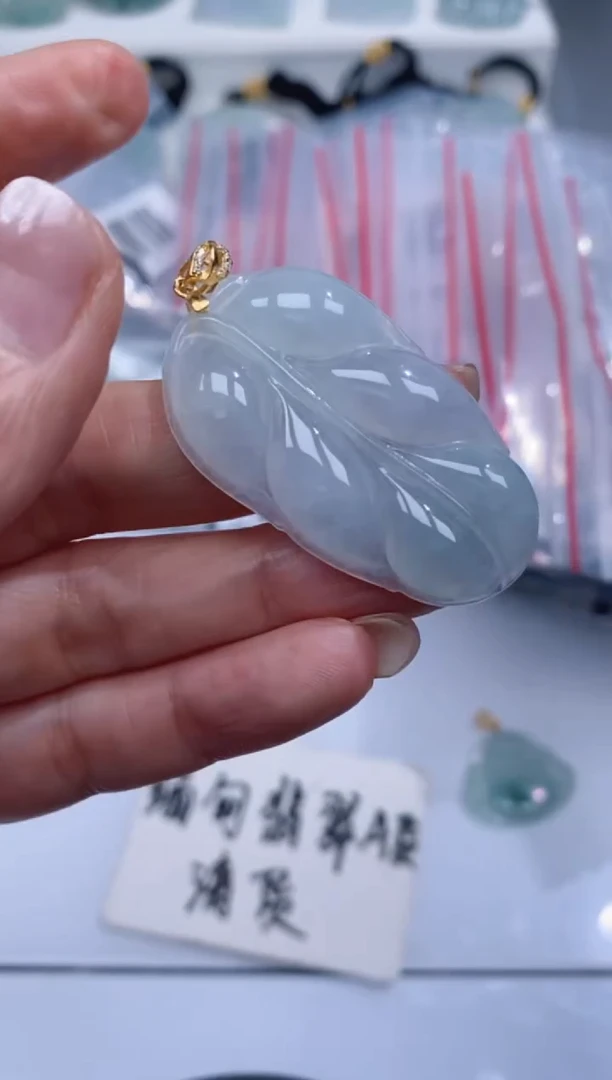 颈饰银S925镶嵌翡翠吊坠